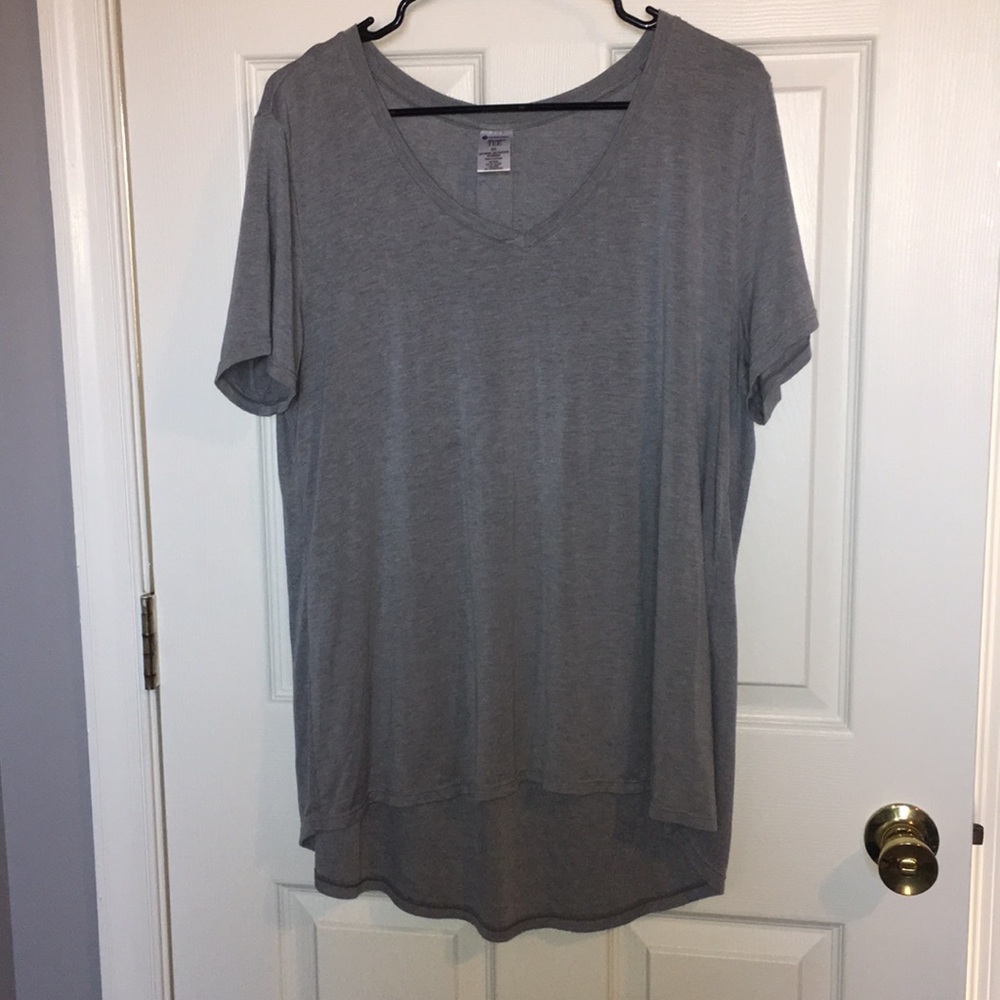 Gray long shirt sleeve top